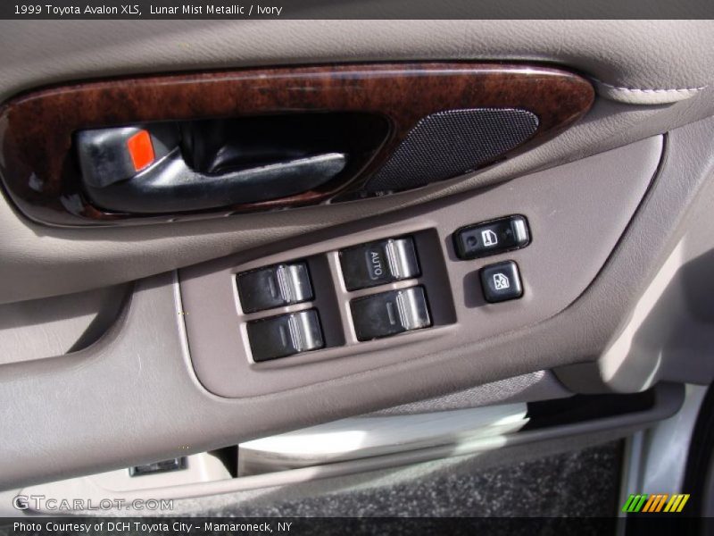 Lunar Mist Metallic / Ivory 1999 Toyota Avalon XLS