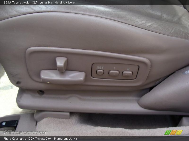 Lunar Mist Metallic / Ivory 1999 Toyota Avalon XLS