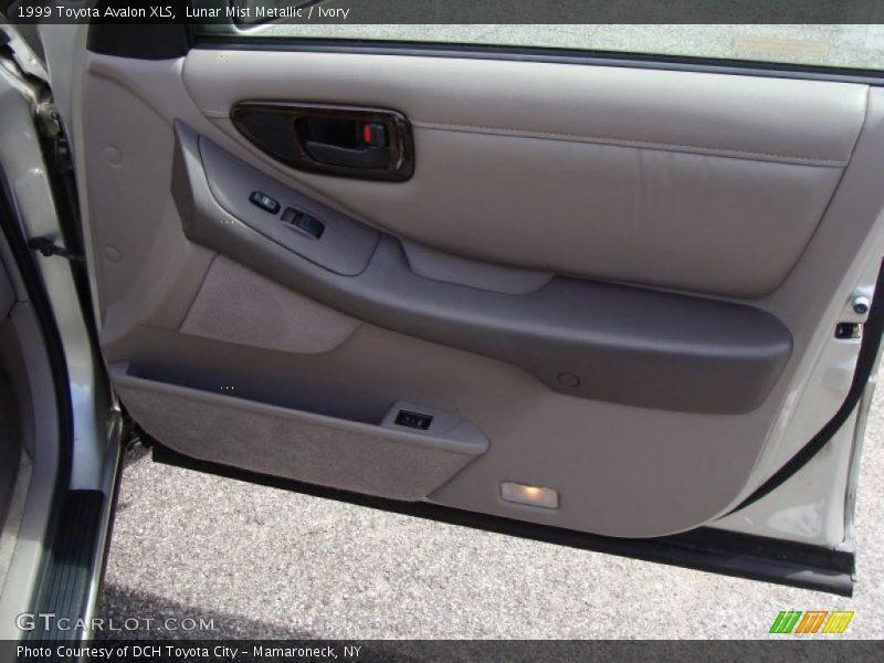 Lunar Mist Metallic / Ivory 1999 Toyota Avalon XLS