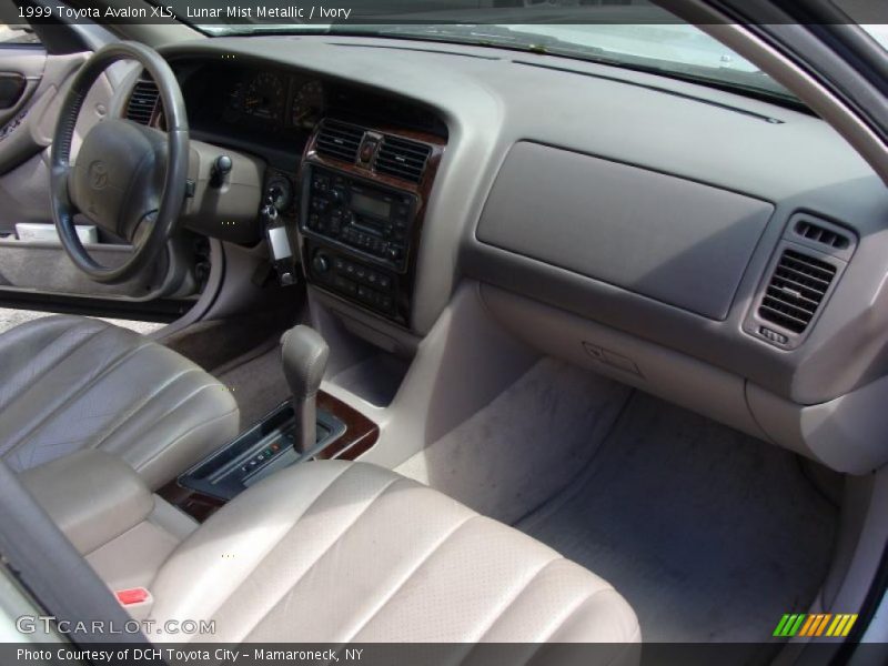 Lunar Mist Metallic / Ivory 1999 Toyota Avalon XLS