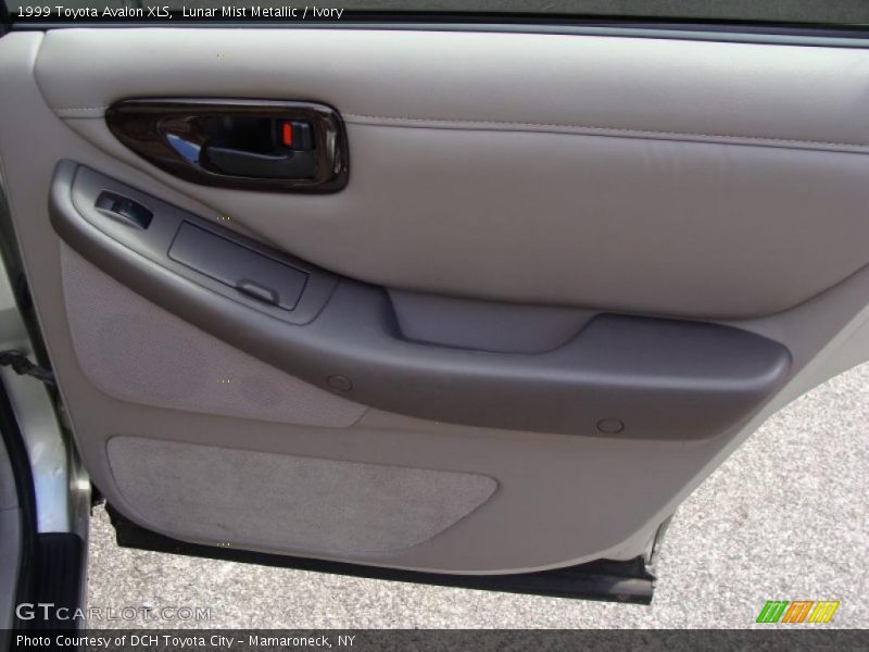 Lunar Mist Metallic / Ivory 1999 Toyota Avalon XLS