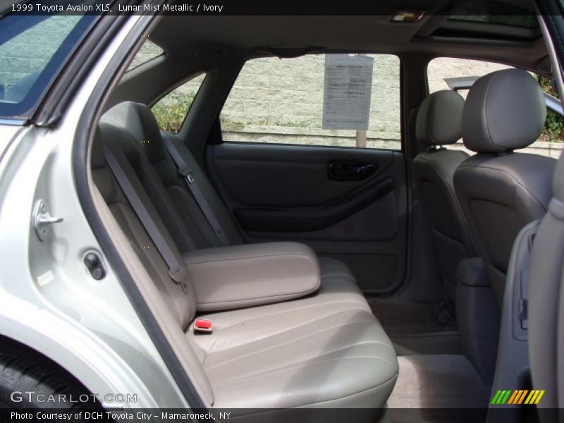 Lunar Mist Metallic / Ivory 1999 Toyota Avalon XLS