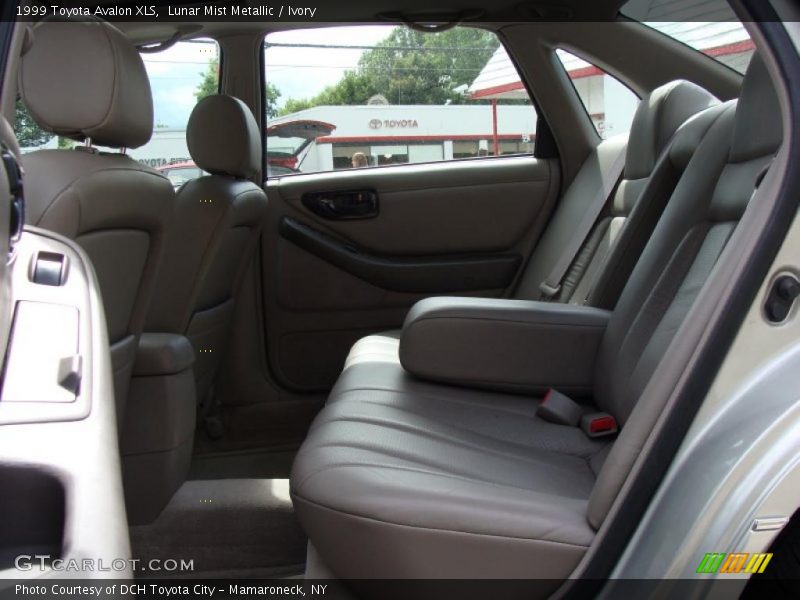 Lunar Mist Metallic / Ivory 1999 Toyota Avalon XLS