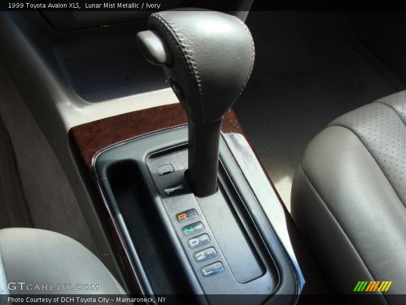 Lunar Mist Metallic / Ivory 1999 Toyota Avalon XLS