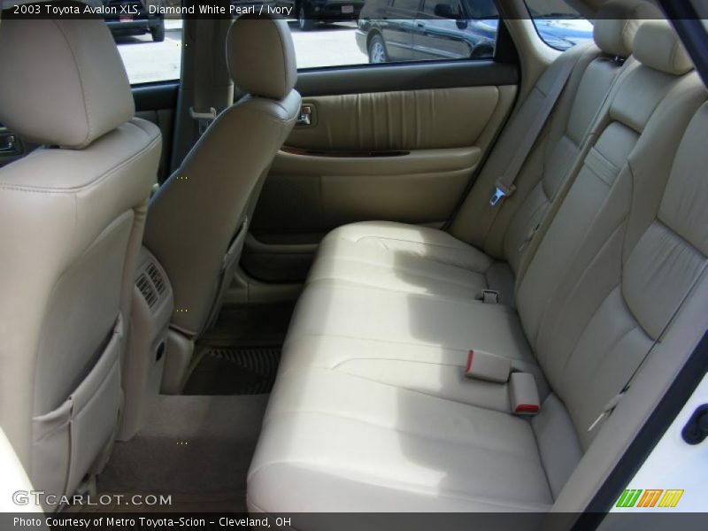Diamond White Pearl / Ivory 2003 Toyota Avalon XLS