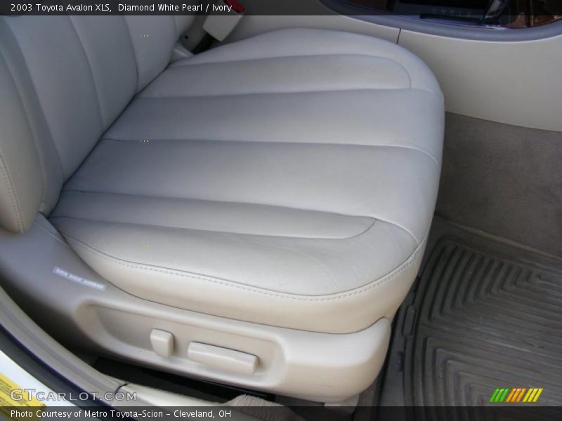 Diamond White Pearl / Ivory 2003 Toyota Avalon XLS