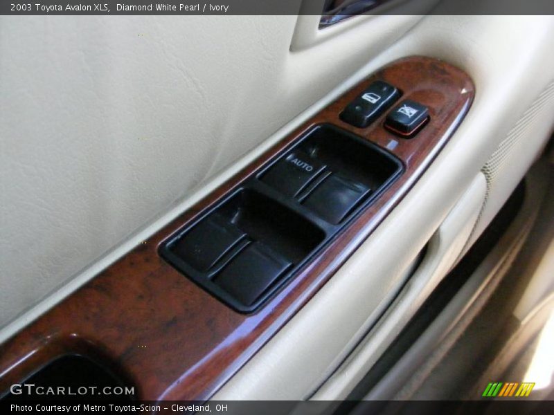 Diamond White Pearl / Ivory 2003 Toyota Avalon XLS