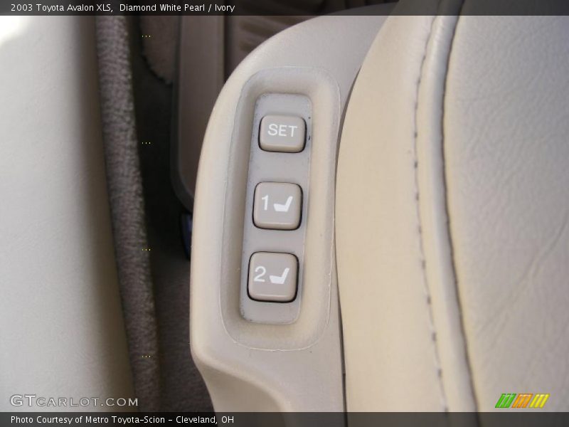 Diamond White Pearl / Ivory 2003 Toyota Avalon XLS