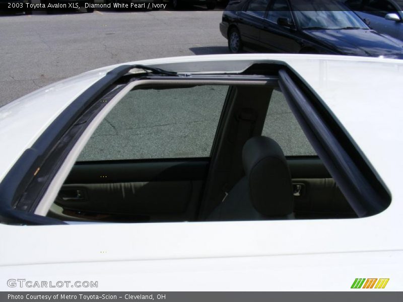 Diamond White Pearl / Ivory 2003 Toyota Avalon XLS