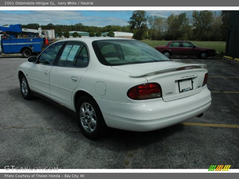 Ivory White / Neutral 2001 Oldsmobile Intrigue GL