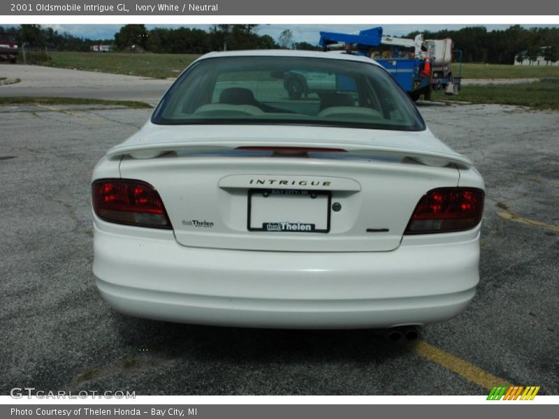 Ivory White / Neutral 2001 Oldsmobile Intrigue GL