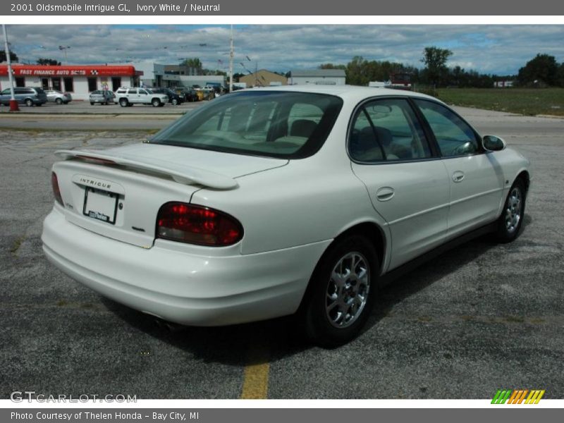 Ivory White / Neutral 2001 Oldsmobile Intrigue GL