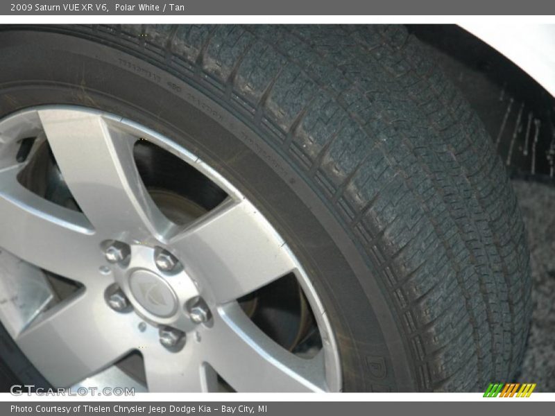 Polar White / Tan 2009 Saturn VUE XR V6