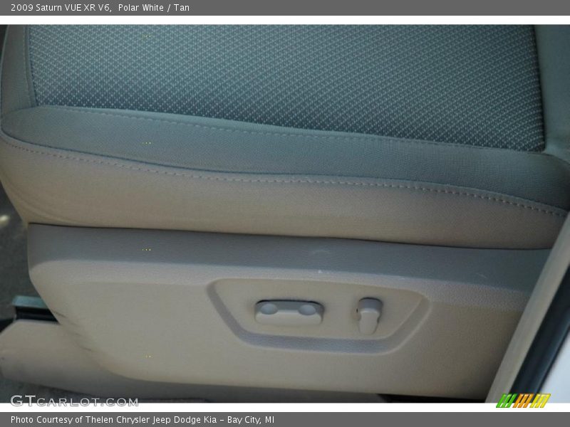 Polar White / Tan 2009 Saturn VUE XR V6