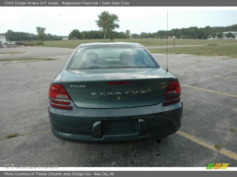 Magnesium Pearlcoat / Dark Slate Grey 2006 Dodge Stratus SXT Sedan