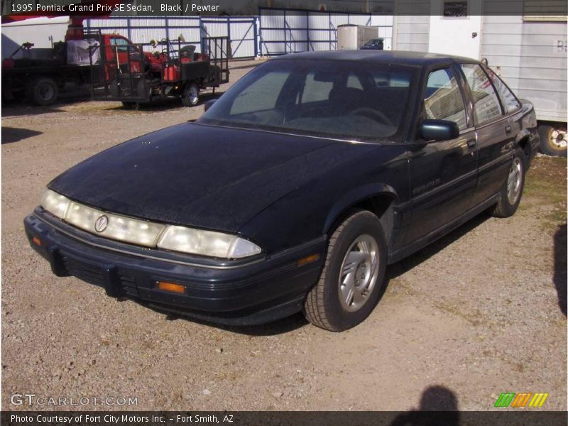 Black / Pewter 1995 Pontiac Grand Prix SE Sedan