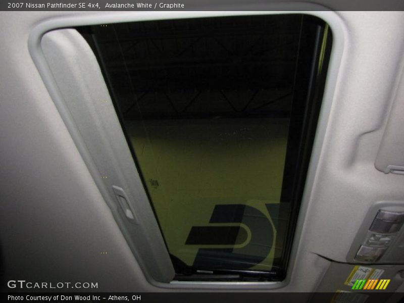 Avalanche White / Graphite 2007 Nissan Pathfinder SE 4x4