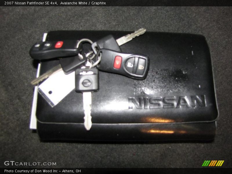 Avalanche White / Graphite 2007 Nissan Pathfinder SE 4x4