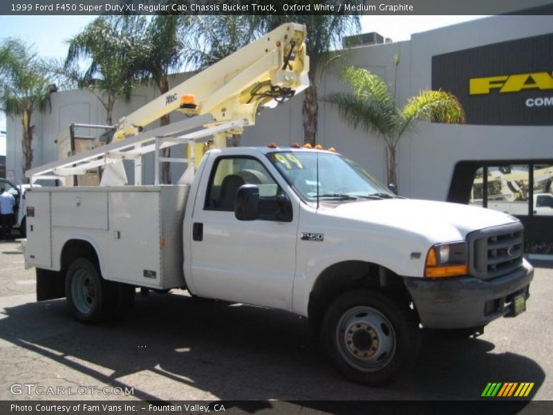 Oxford White / Medium Graphite 1999 Ford F450 Super Duty XL Regular Cab Chassis Bucket Truck