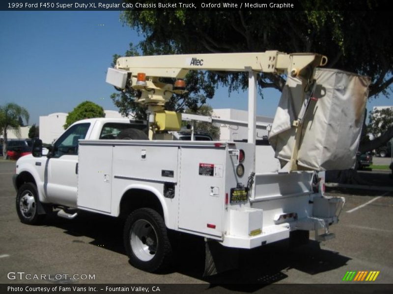 Oxford White / Medium Graphite 1999 Ford F450 Super Duty XL Regular Cab Chassis Bucket Truck