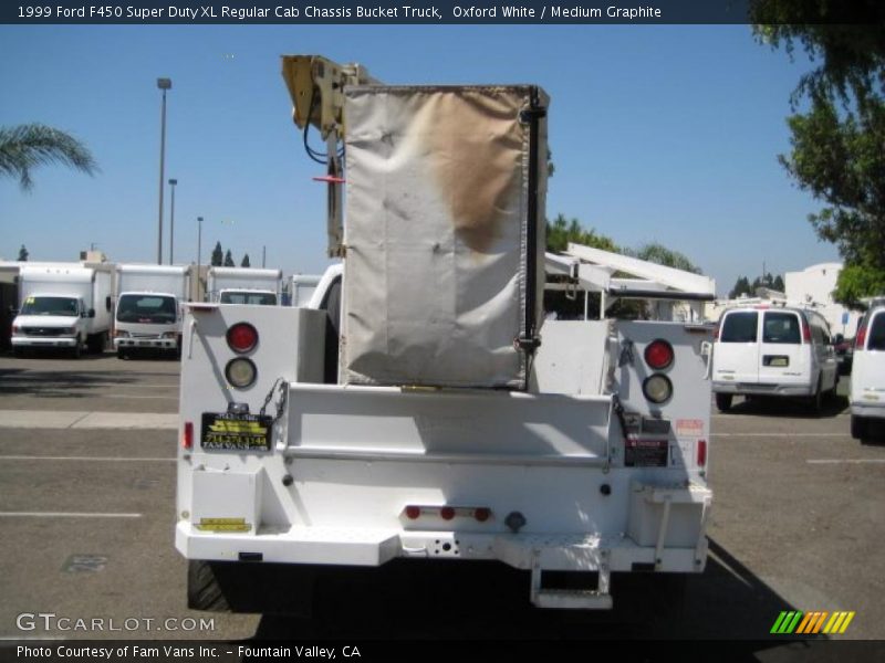 Oxford White / Medium Graphite 1999 Ford F450 Super Duty XL Regular Cab Chassis Bucket Truck