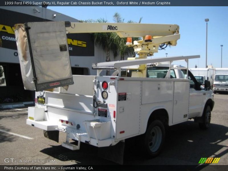 Oxford White / Medium Graphite 1999 Ford F450 Super Duty XL Regular Cab Chassis Bucket Truck