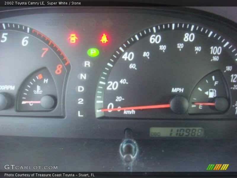 Super White / Stone 2002 Toyota Camry LE