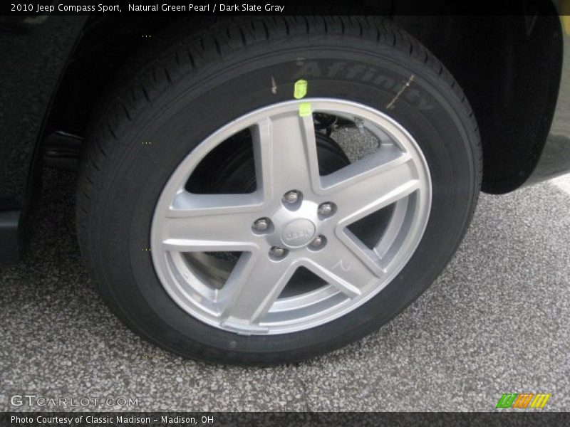 Natural Green Pearl / Dark Slate Gray 2010 Jeep Compass Sport