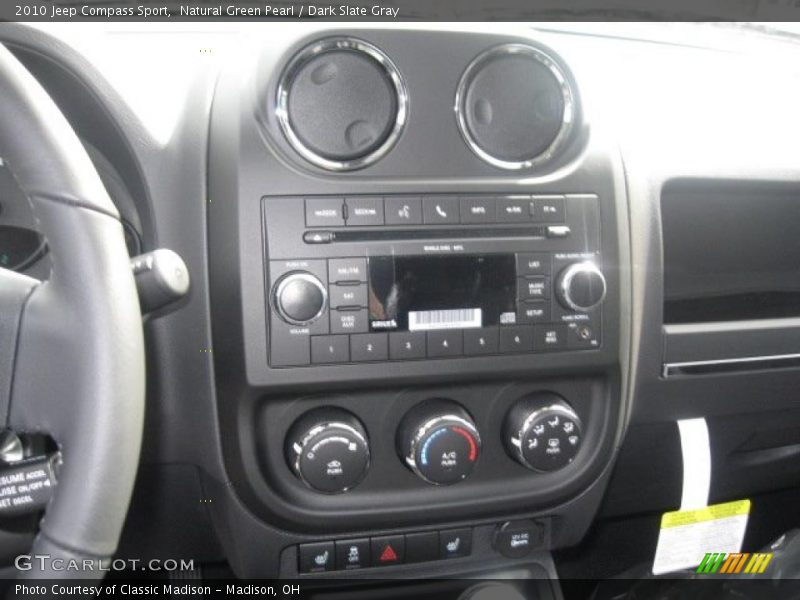 Natural Green Pearl / Dark Slate Gray 2010 Jeep Compass Sport