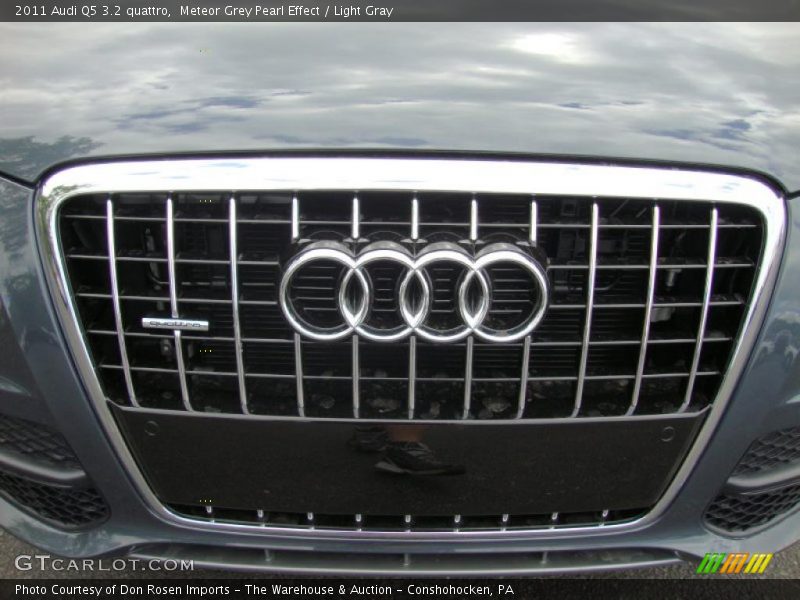 Meteor Grey Pearl Effect / Light Gray 2011 Audi Q5 3.2 quattro