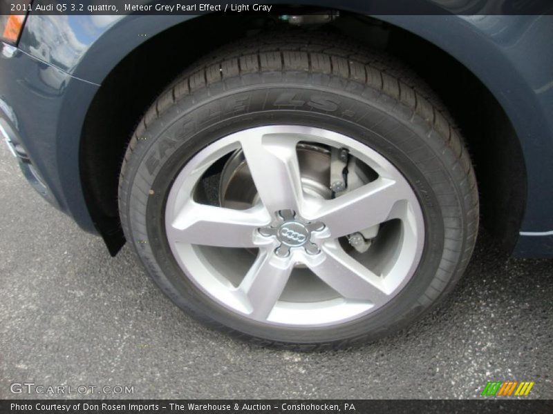 Meteor Grey Pearl Effect / Light Gray 2011 Audi Q5 3.2 quattro