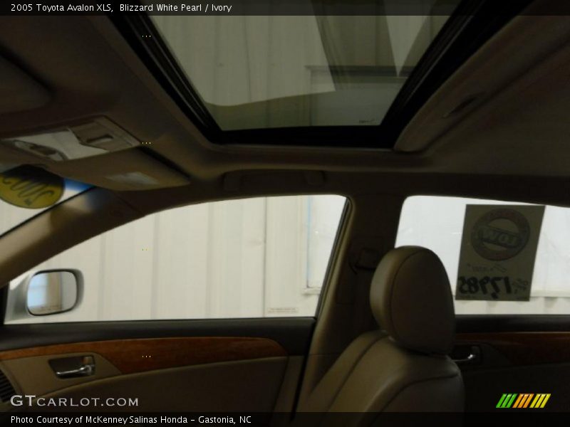Blizzard White Pearl / Ivory 2005 Toyota Avalon XLS