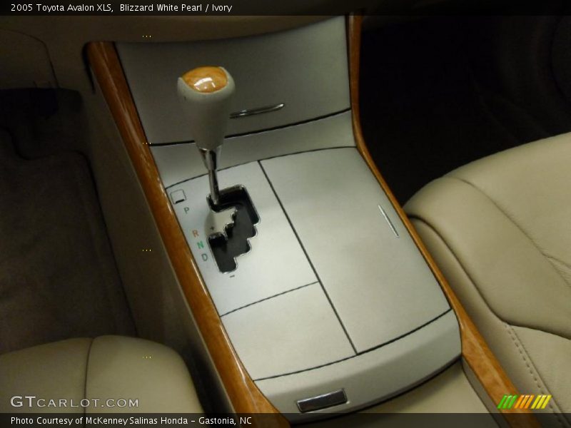 Blizzard White Pearl / Ivory 2005 Toyota Avalon XLS