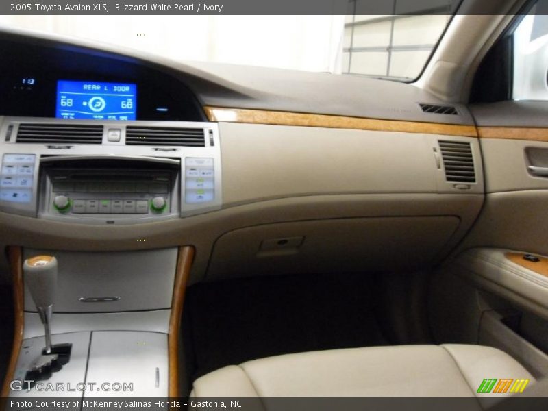 Blizzard White Pearl / Ivory 2005 Toyota Avalon XLS