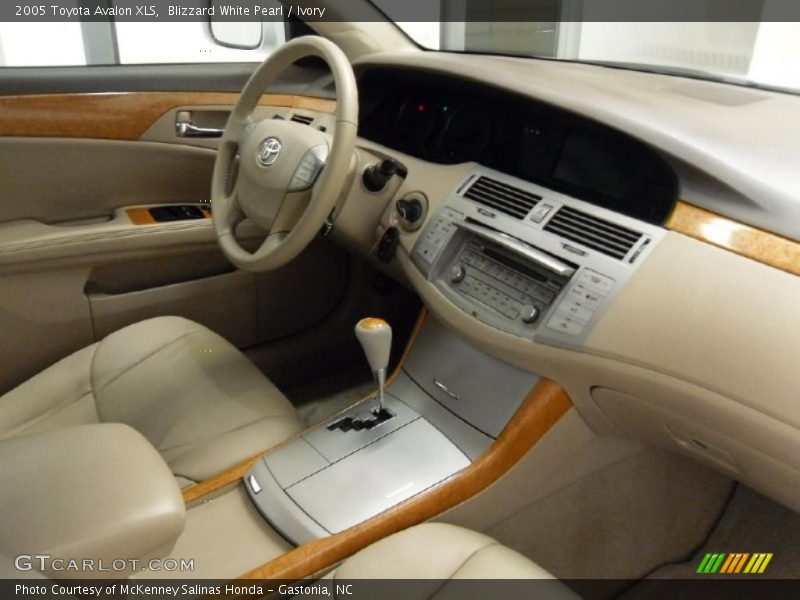 Blizzard White Pearl / Ivory 2005 Toyota Avalon XLS