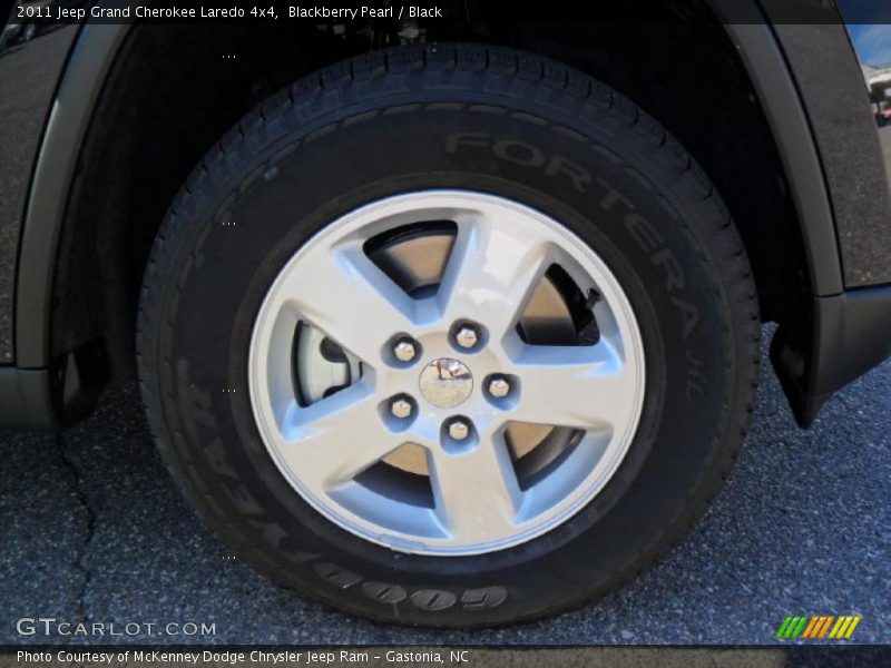 Blackberry Pearl / Black 2011 Jeep Grand Cherokee Laredo 4x4