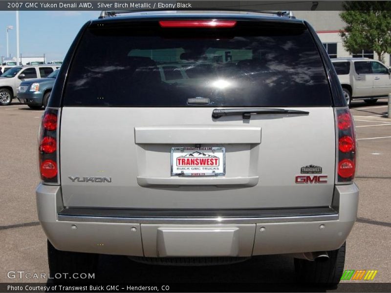 Silver Birch Metallic / Ebony Black 2007 GMC Yukon Denali AWD