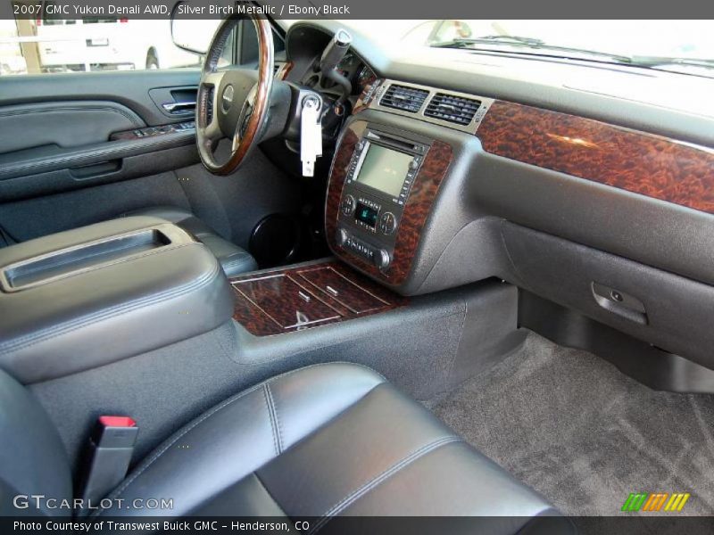 Silver Birch Metallic / Ebony Black 2007 GMC Yukon Denali AWD