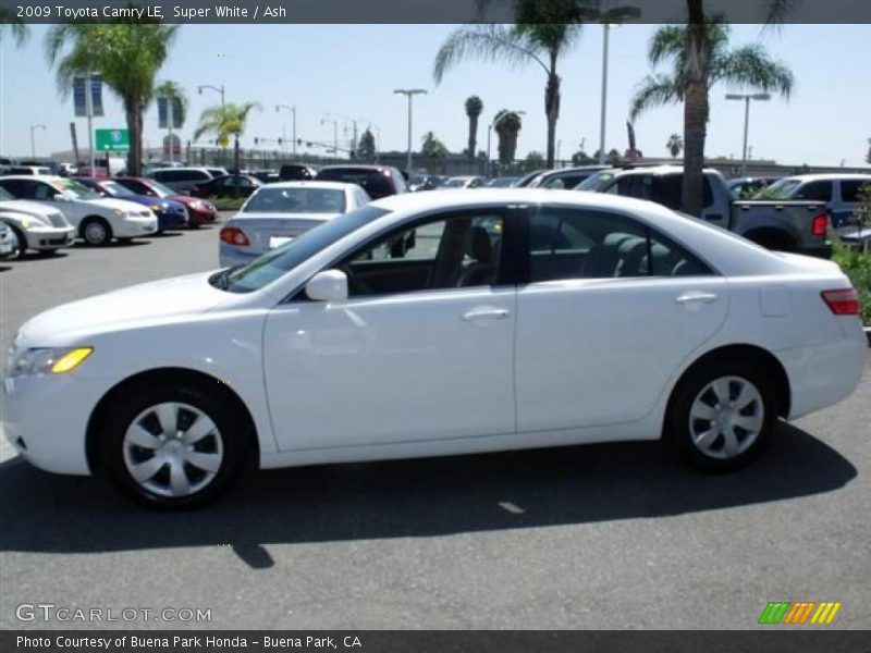 Super White / Ash 2009 Toyota Camry LE
