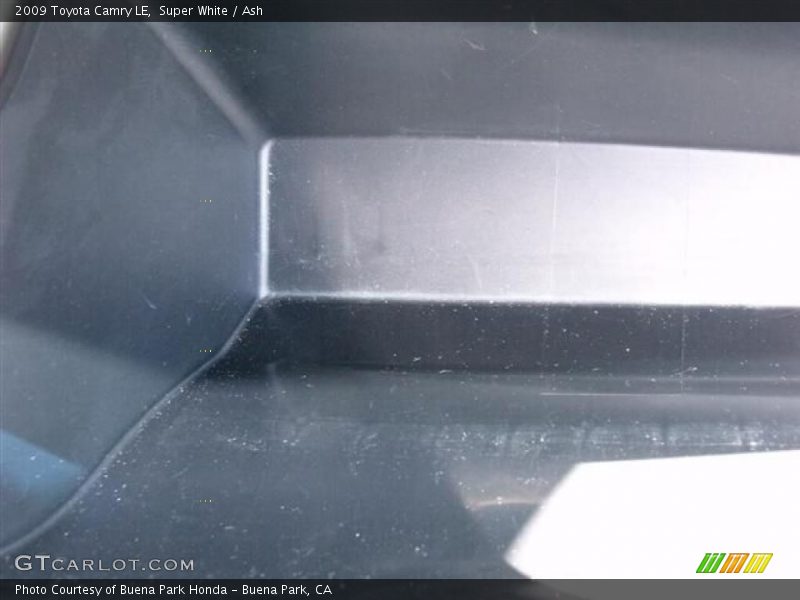 Super White / Ash 2009 Toyota Camry LE