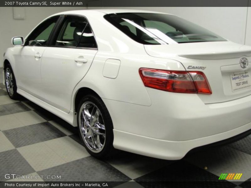 Super White / Ash 2007 Toyota Camry SE