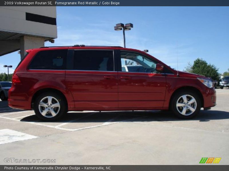Pomegranate Red Metallic / Gobi Beige 2009 Volkswagen Routan SE