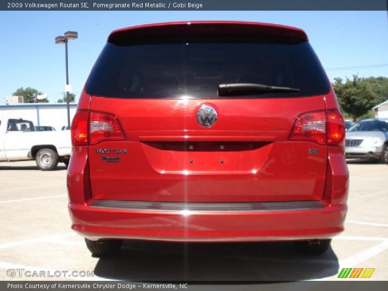 Pomegranate Red Metallic / Gobi Beige 2009 Volkswagen Routan SE