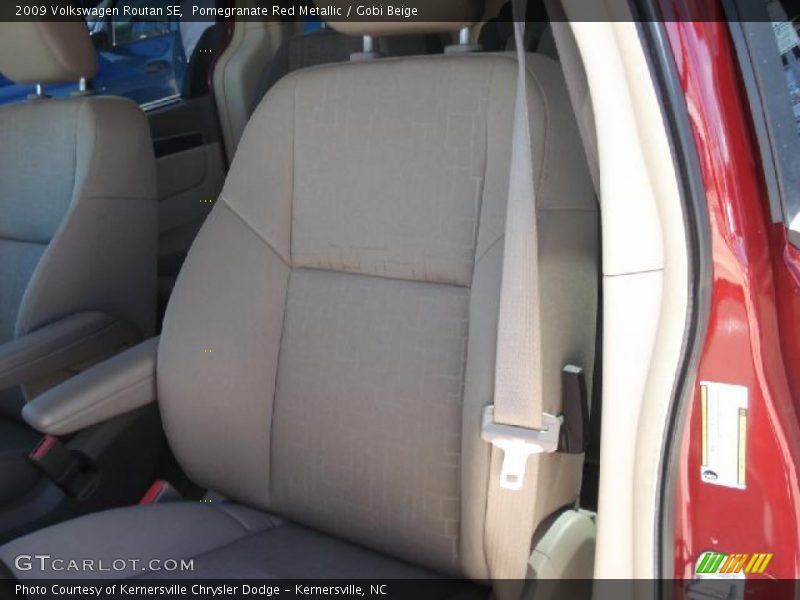 Pomegranate Red Metallic / Gobi Beige 2009 Volkswagen Routan SE