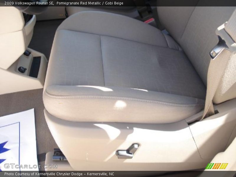 Pomegranate Red Metallic / Gobi Beige 2009 Volkswagen Routan SE