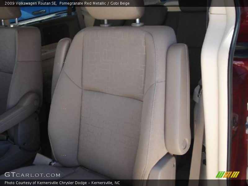 Pomegranate Red Metallic / Gobi Beige 2009 Volkswagen Routan SE