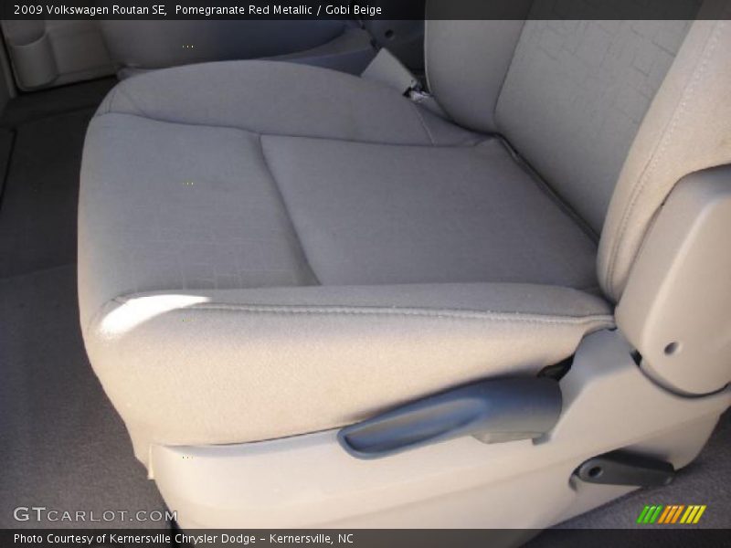 Pomegranate Red Metallic / Gobi Beige 2009 Volkswagen Routan SE