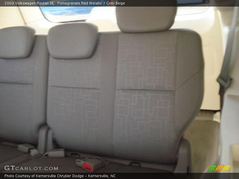 Pomegranate Red Metallic / Gobi Beige 2009 Volkswagen Routan SE