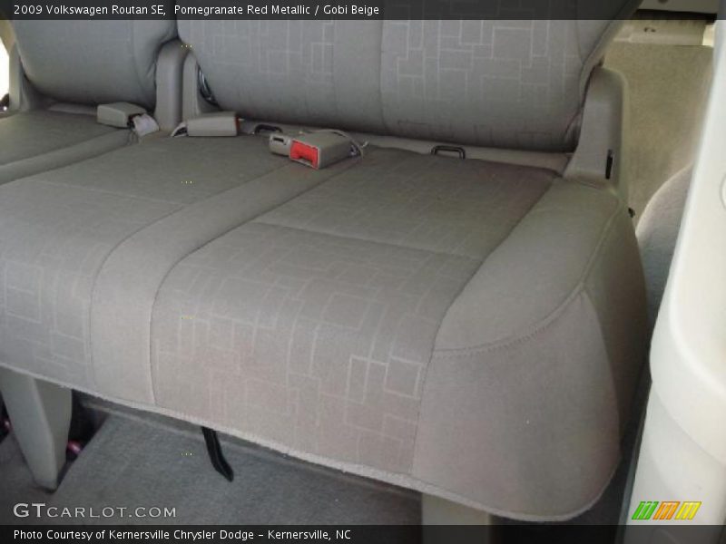 Pomegranate Red Metallic / Gobi Beige 2009 Volkswagen Routan SE