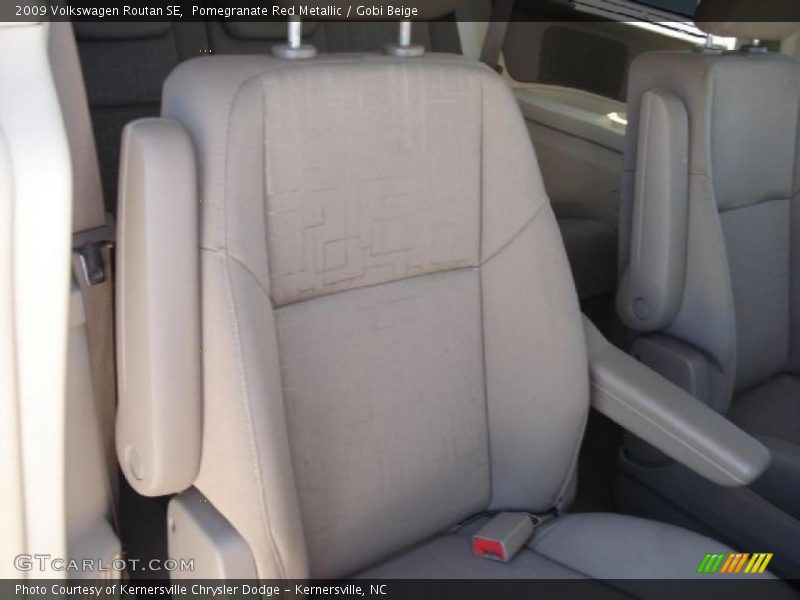 Pomegranate Red Metallic / Gobi Beige 2009 Volkswagen Routan SE